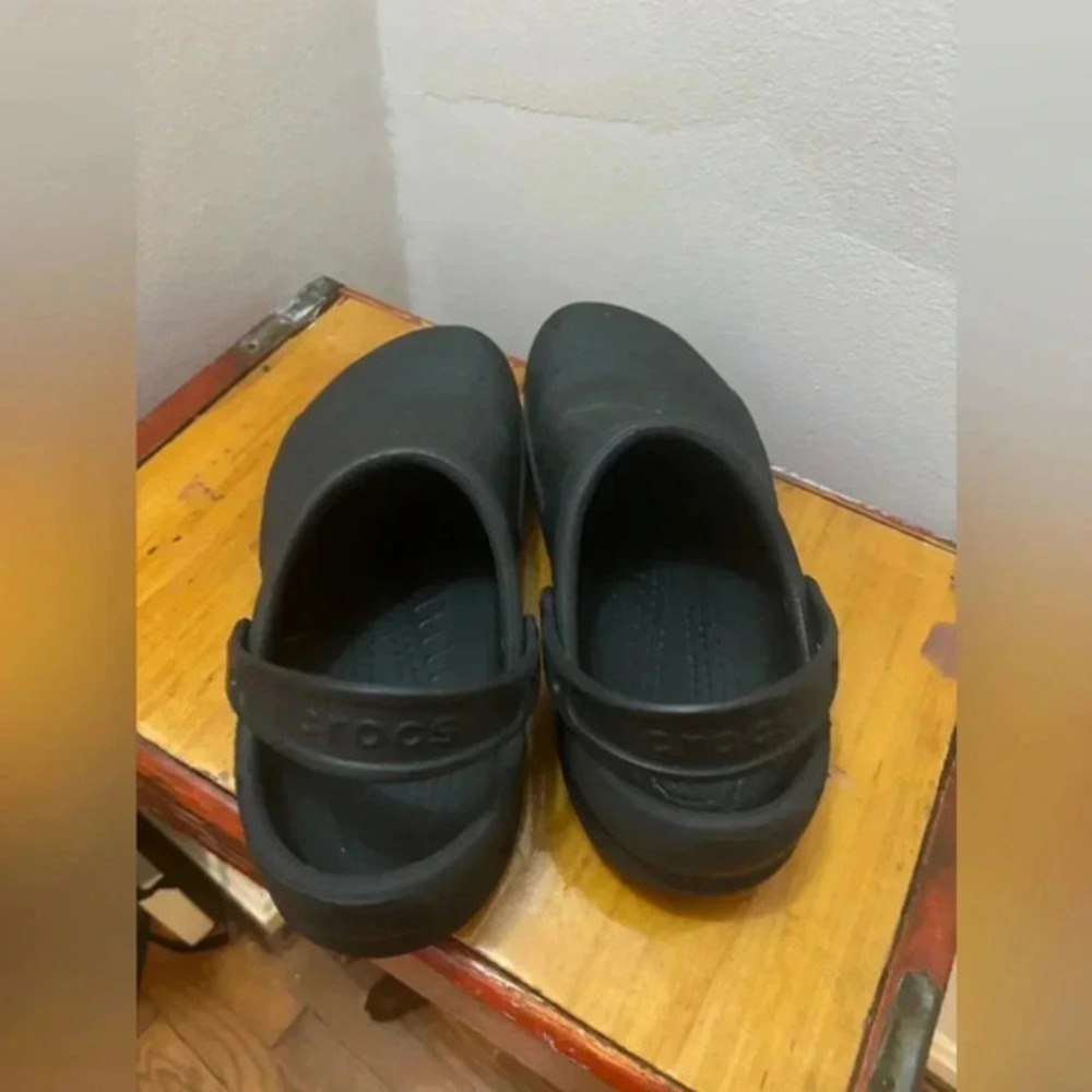 Crocs clogs black size 9men/11 women. Work non slip